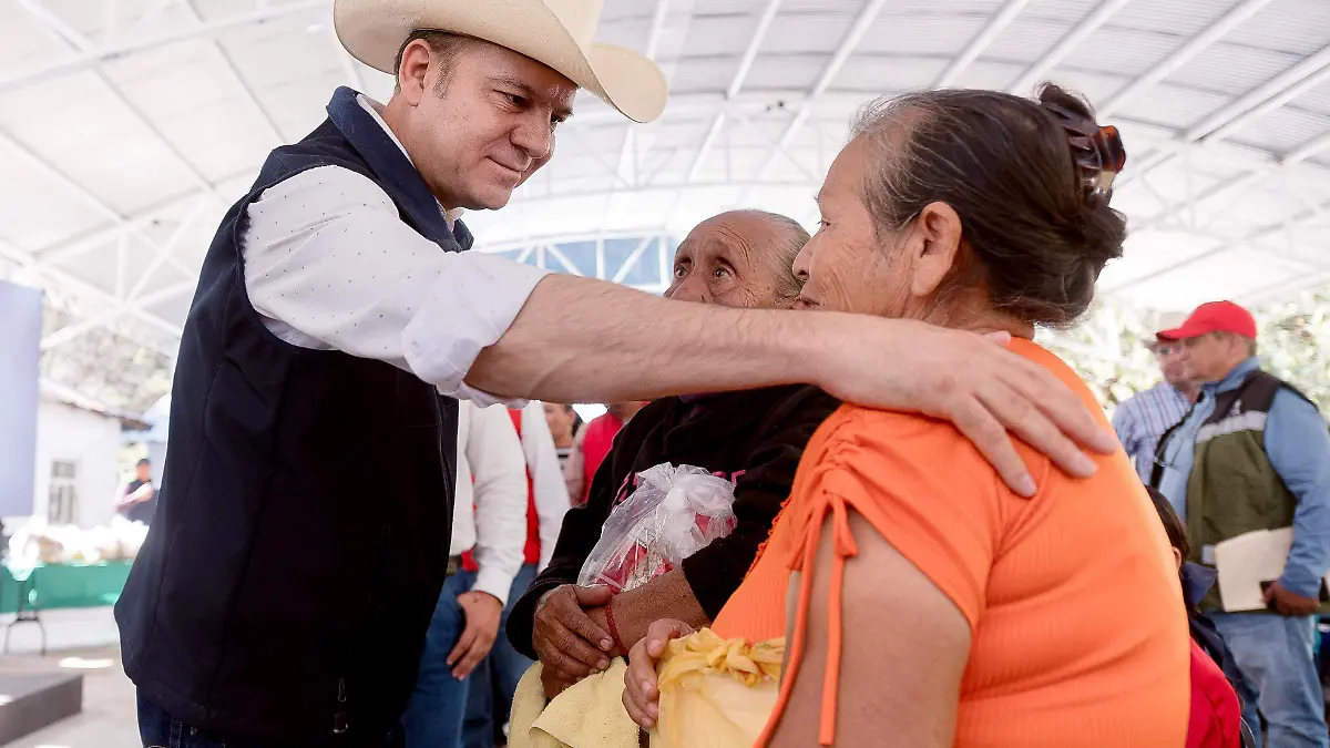 Con el puente “Plomositas”, apoyos sociales y mejoramiento de viviendas, Esteban nos cumple en Pueblo Nuevo- beneficiarios (2)